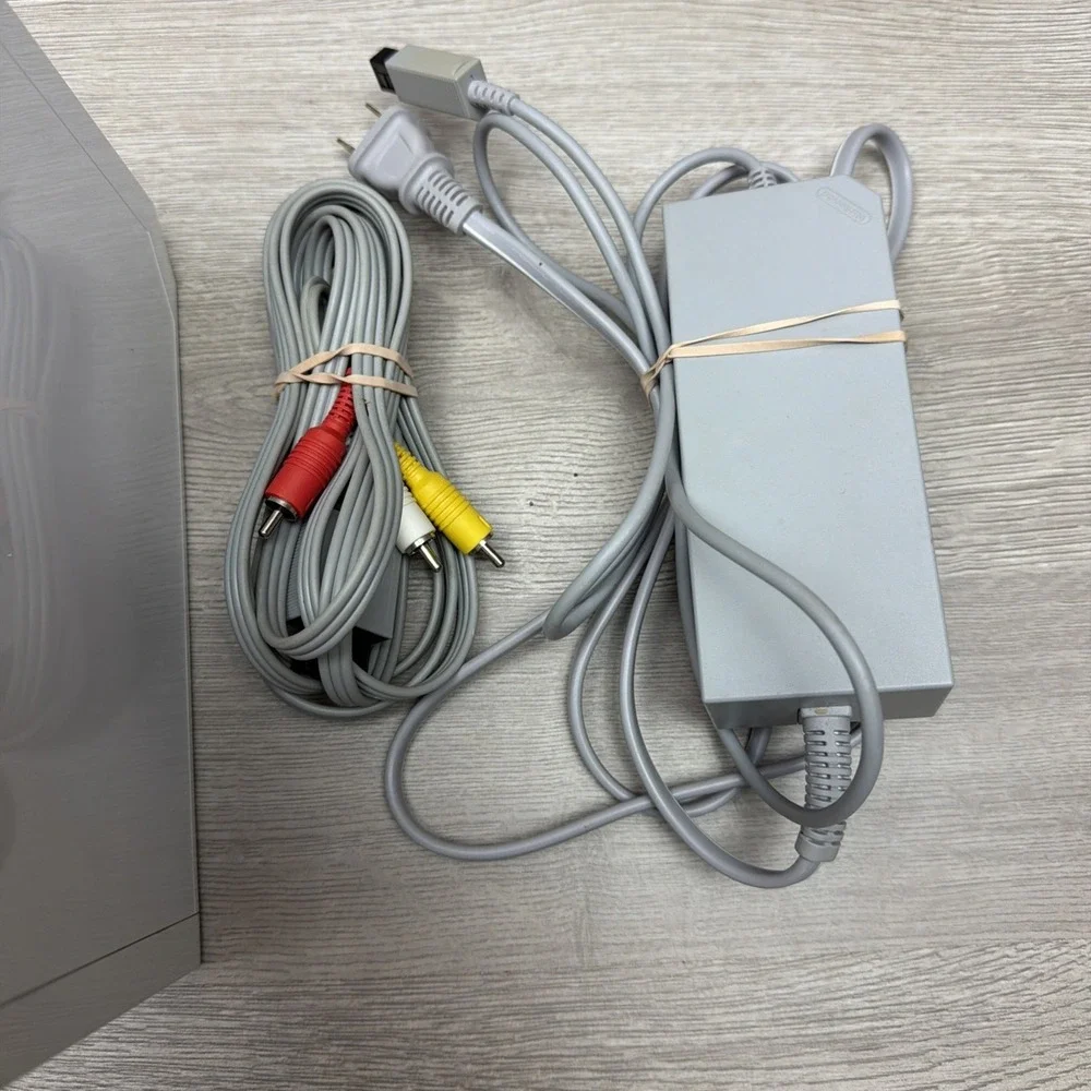 Nintendo Wii White U.S. Model RVL-001 Bundle 1 Remote W/ Case 5‎ Games And Cords